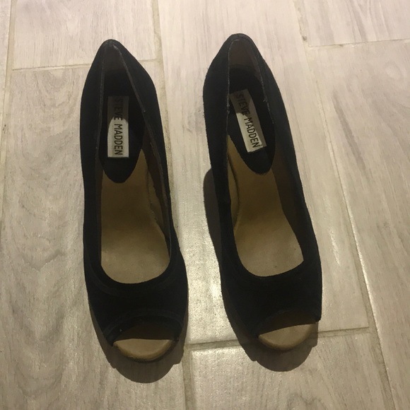 Steve Madden Black Suede Wedges - Picture 7 of 8